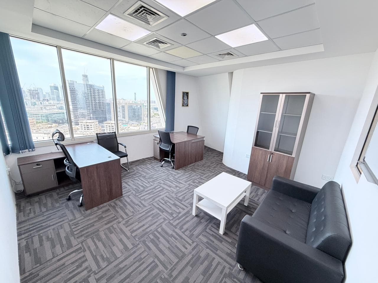 Modern Workspaces with an Unmatched Backdrop. · photo 1 of 14
