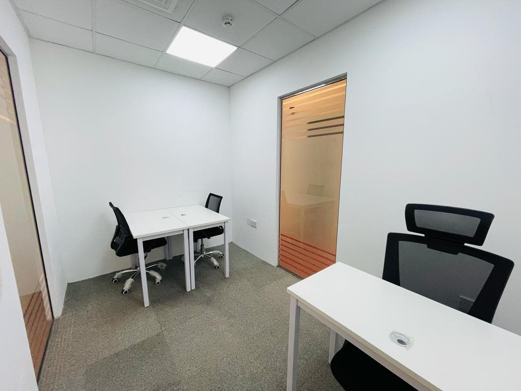 Compact Executive Office | Al Barsha 1 | Flexible 4-Installment Plan · photo 1 of 8